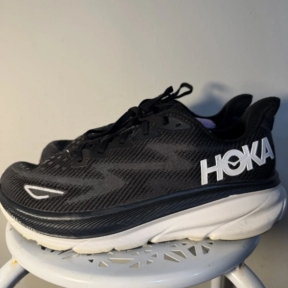 Size 10 B Women's HOKA Clifton 9 Running Shoes 1127896-BWHT Black/White